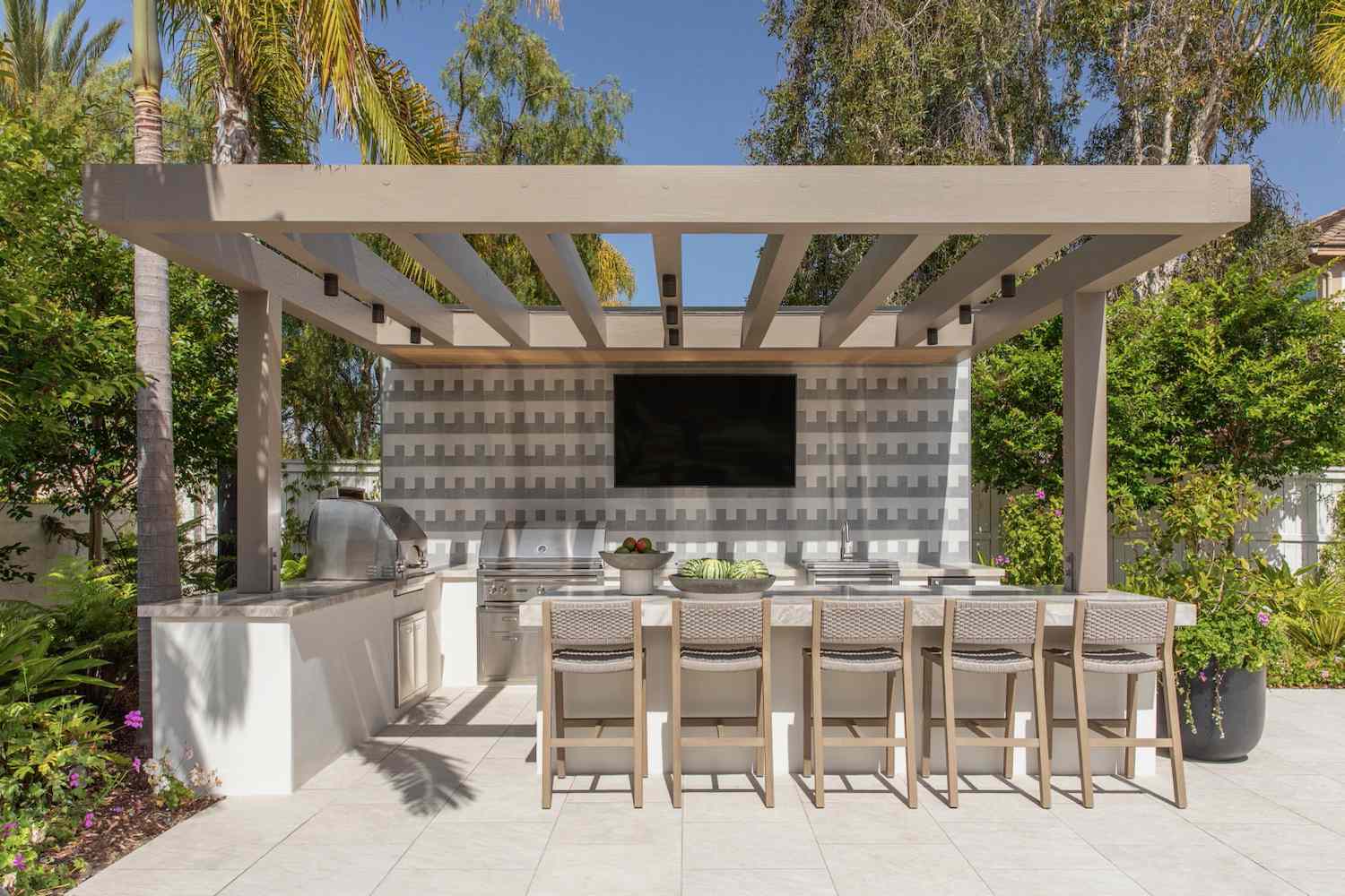Modern pergola and outdoor living shade structure