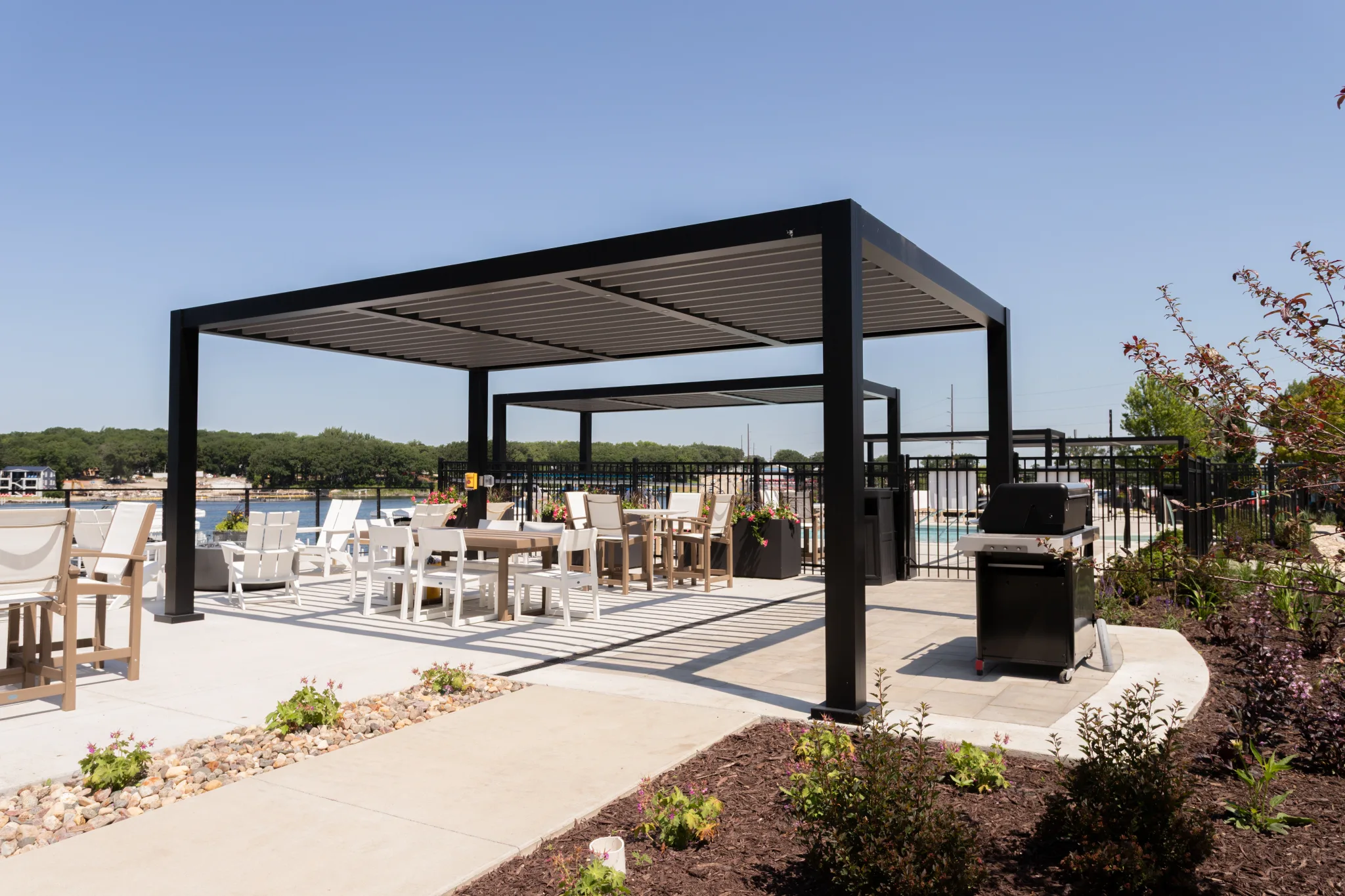 R-BREEZE™ Fixed Louvered Pergola
